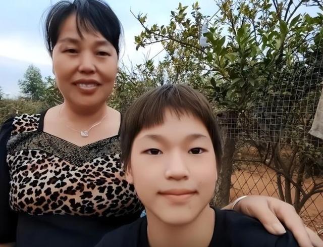 网友偶遇全红婵给妈妈买手机:要最好的,内存最大的!
