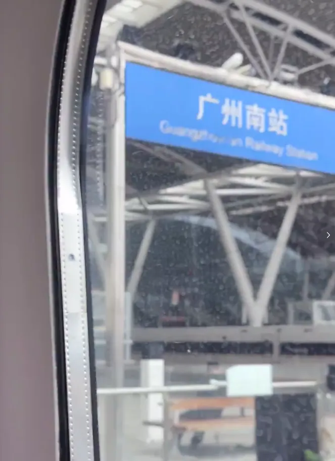 离谱！从上海飞广州飞了一晚上还在原地，女生改乘高铁，跑赢飞机→