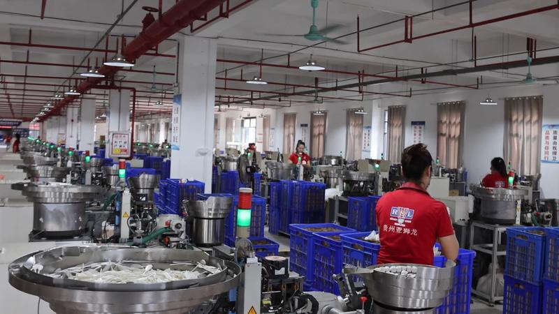 “月薪两万块打不起羽毛球”?——羽毛球集体涨价的背后