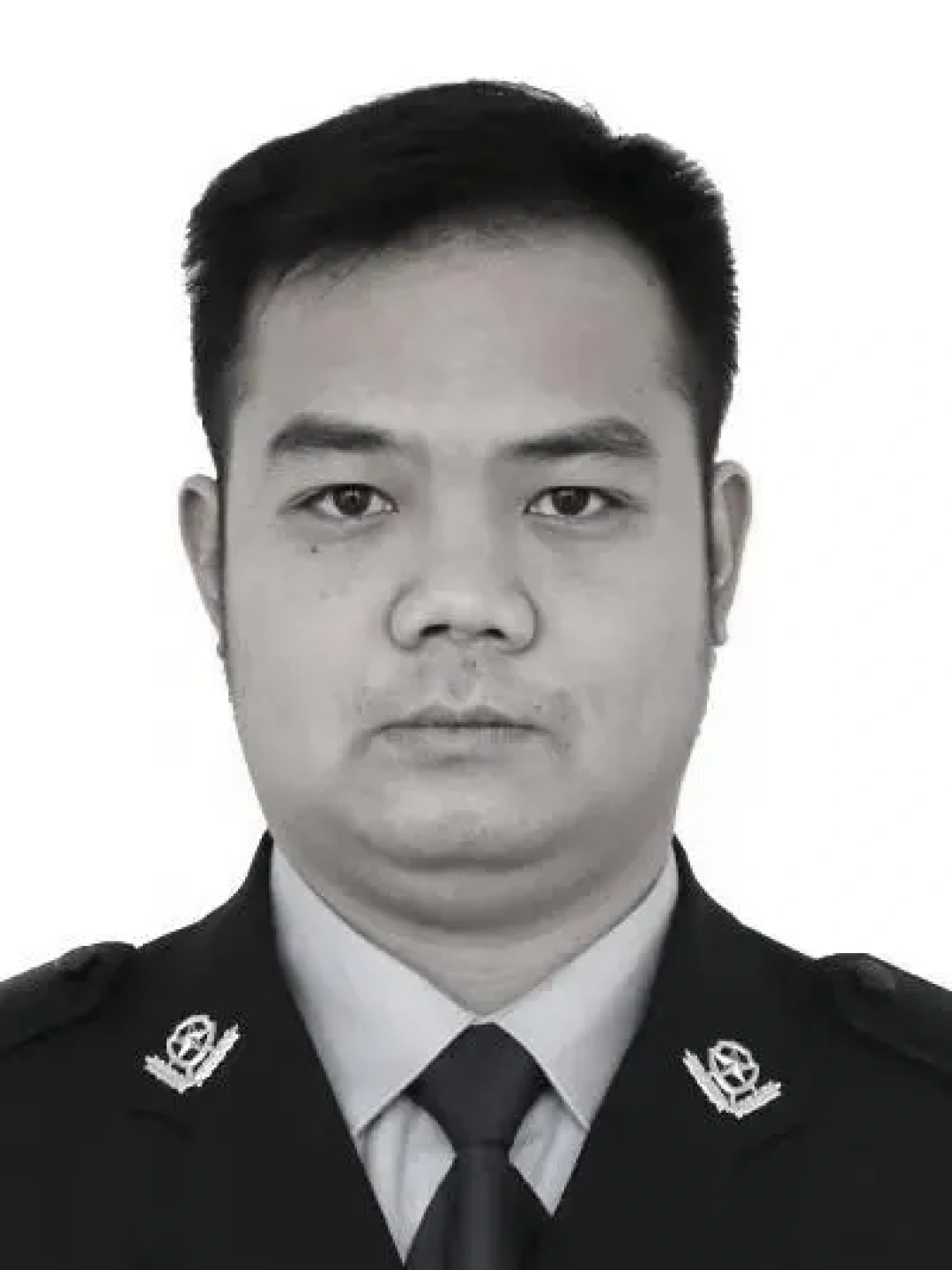 广西一民警为救落水者牺牲，落水被救女孩称民警让她好好活着