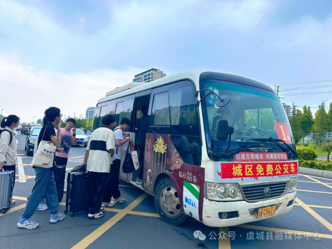 河南一县城推出免费公交车,回应:吸引大家坐公交,缓解道路拥堵