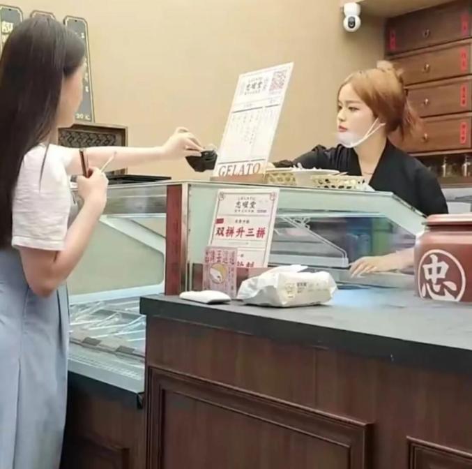 中药还能拌面？医生提醒：中药跟食物混合服用影响药物吸收