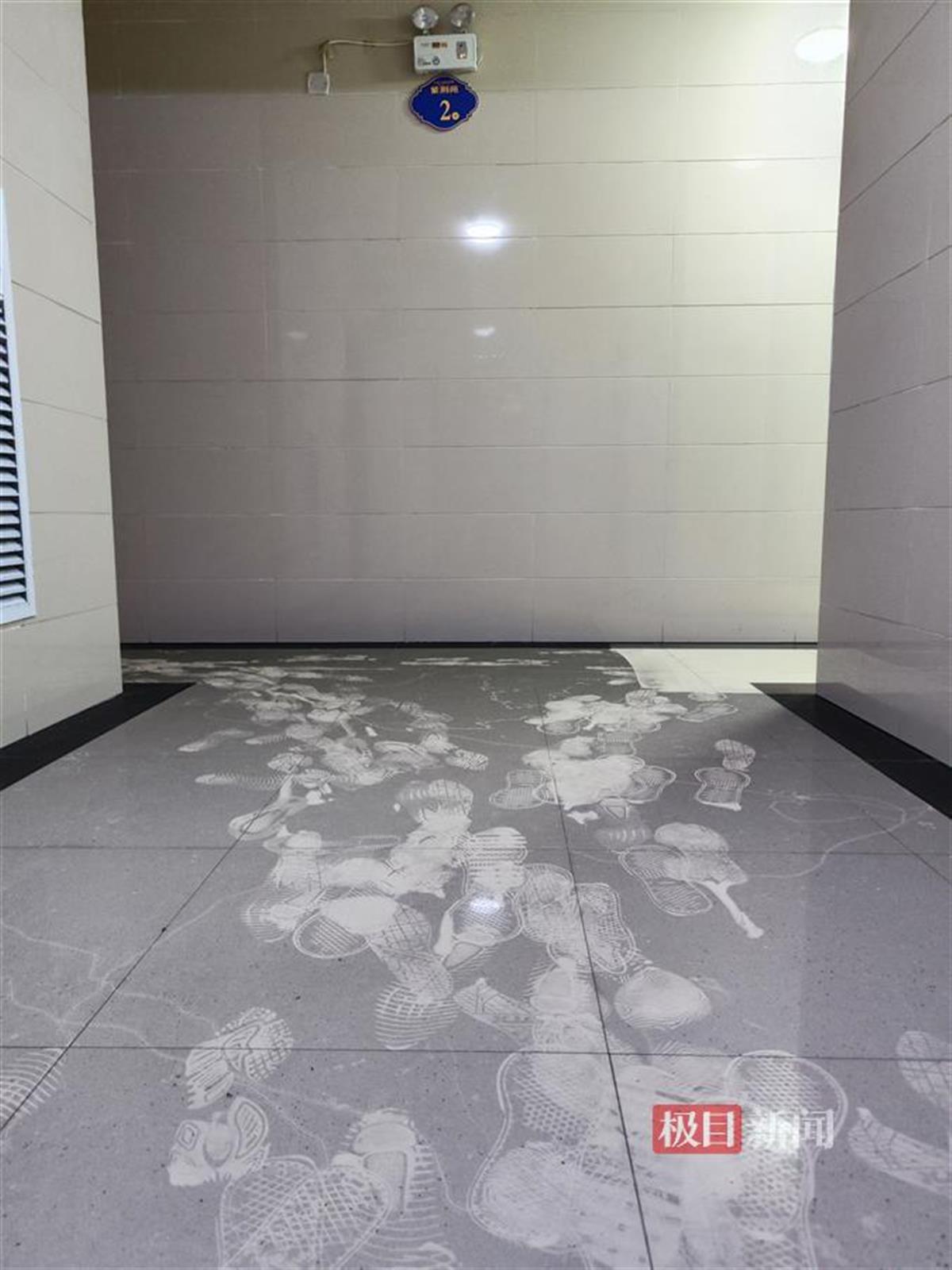 西安一男子纵火致小区地库多车被烧,警方已将其控制