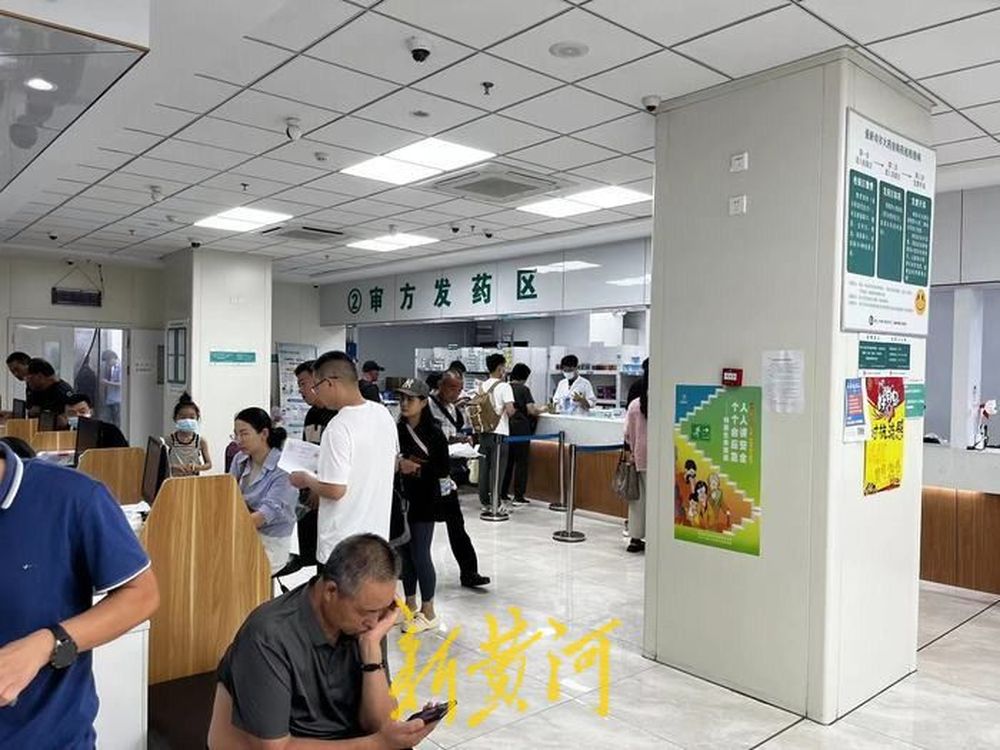 在大医院看病被告知要在院外“指定”药店买药?记者暗访:医生会告知位置,并称“不让说具体店名”