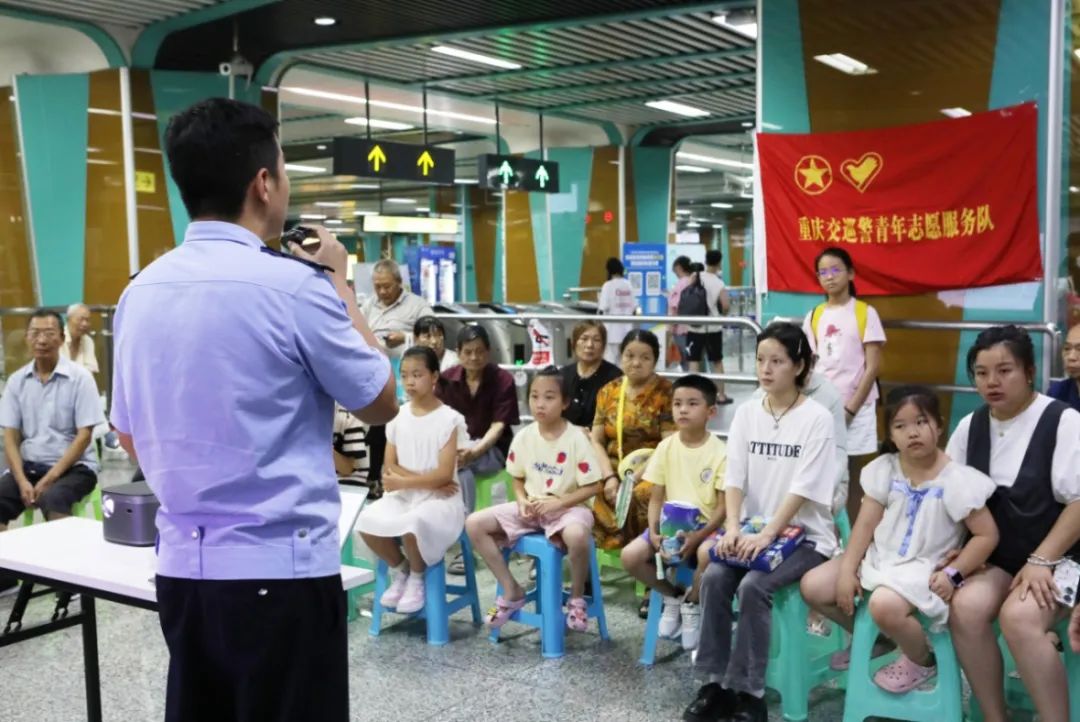 不畏烈日“烤”驗(yàn)，重慶公安“蒸”戰(zhàn)高溫守護(hù)平安