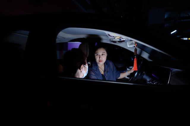 女子当“小三劝退师”时薪700，上门求助者超过10000人
