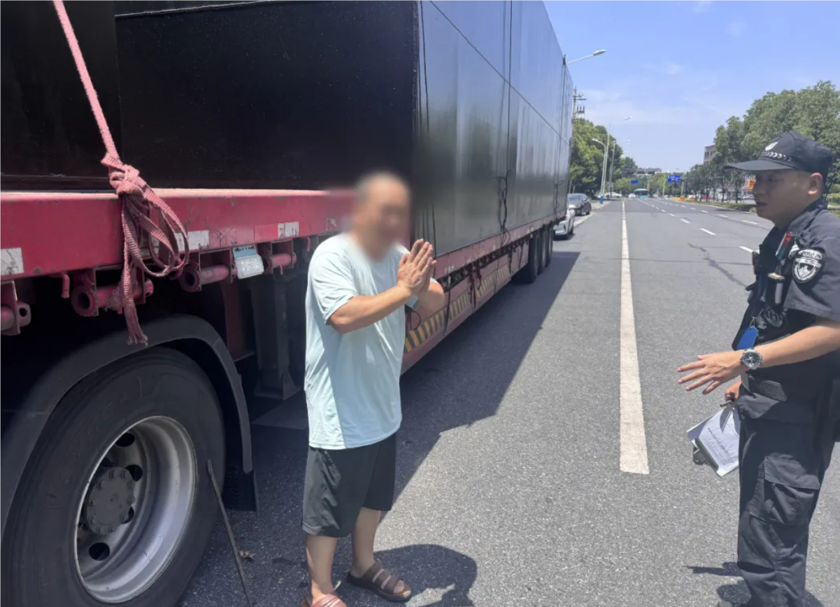 东北大哥在杭州“热到报警”，获救后怒赞“杭州人好啊！”