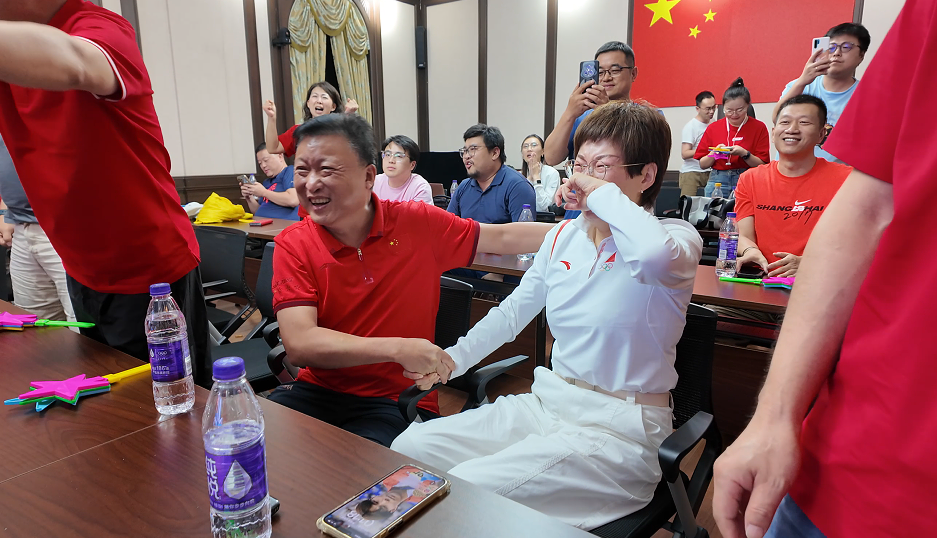 奥运会男子混合泳接力逆转夺金，启蒙教练谈覃海洋为何专练蛙泳