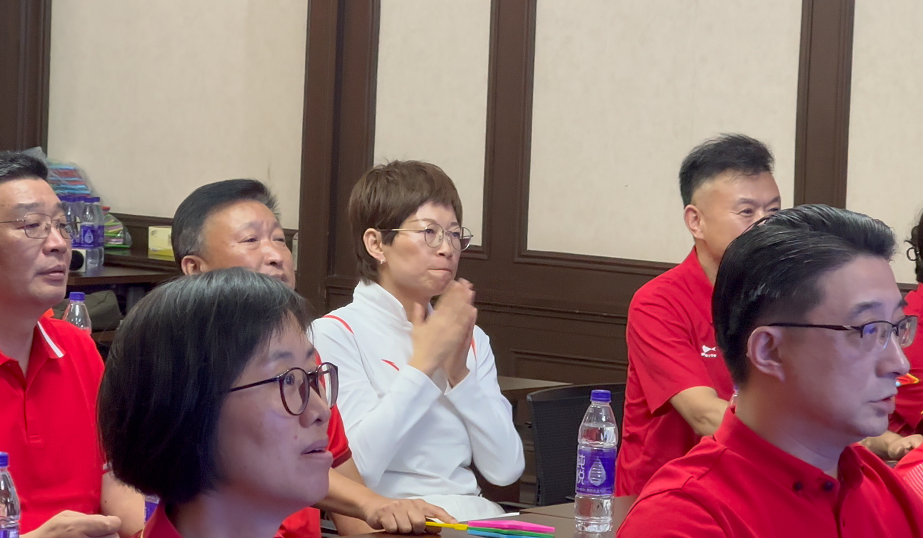 奥运会男子混合泳接力逆转夺金，启蒙教练谈覃海洋为何专练蛙泳