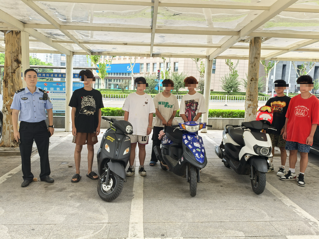支队民警陆续将该飙车炫技团伙抓获。警方供图