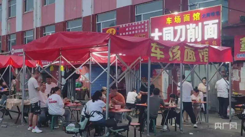 大同11元刀削面事件后续!隔壁店家:没听说过“矿工特价”,都是统一价格