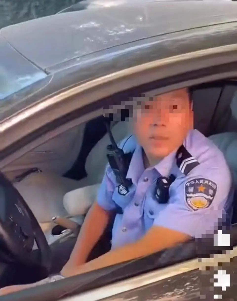 “我逆行怎么了，我有急事！”辅警未系安全带开私家车逆行，青岛警方通报