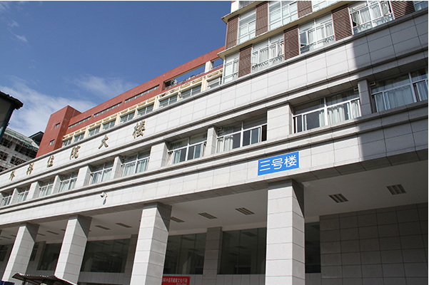 云南三家医院“给男性做妇科诊疗”被国家医保局点名,腾冲等三地回应