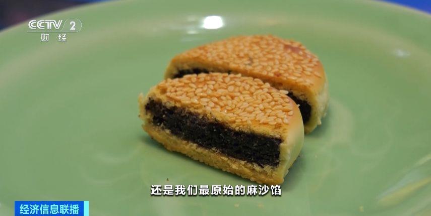 鱼子酱月饼、如意纹样月饼……中秋月饼玩出新花样