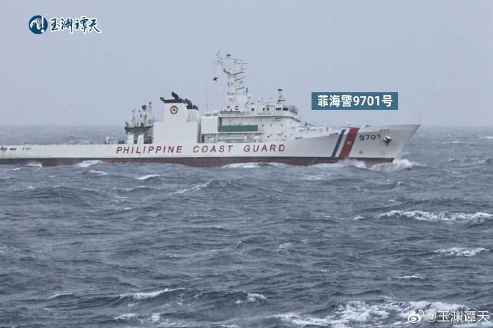 菲海警船撤离中国仙宾礁现场 船上大洞被打上“补丁”