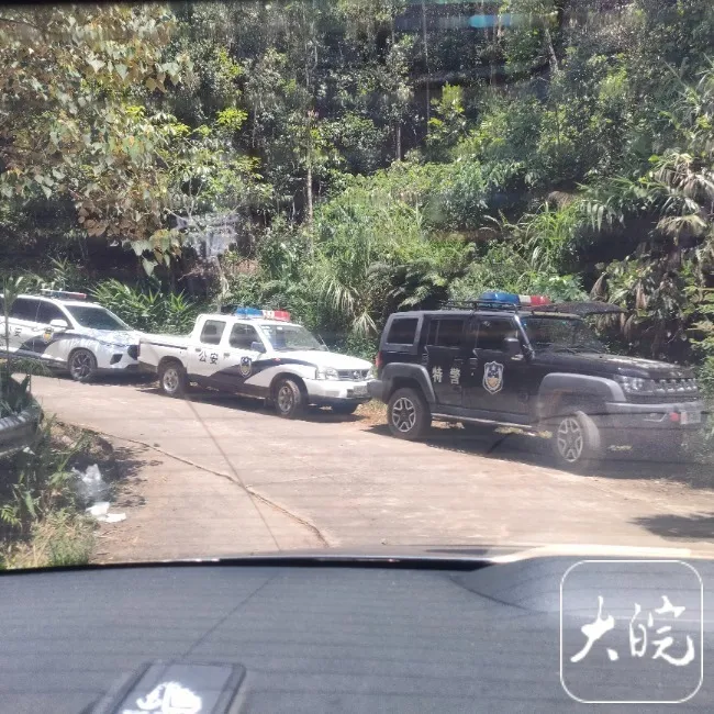 广西致5死1伤命案嫌犯逃进大山!进村盘山路民警每50米值守,村民“不敢上山”……