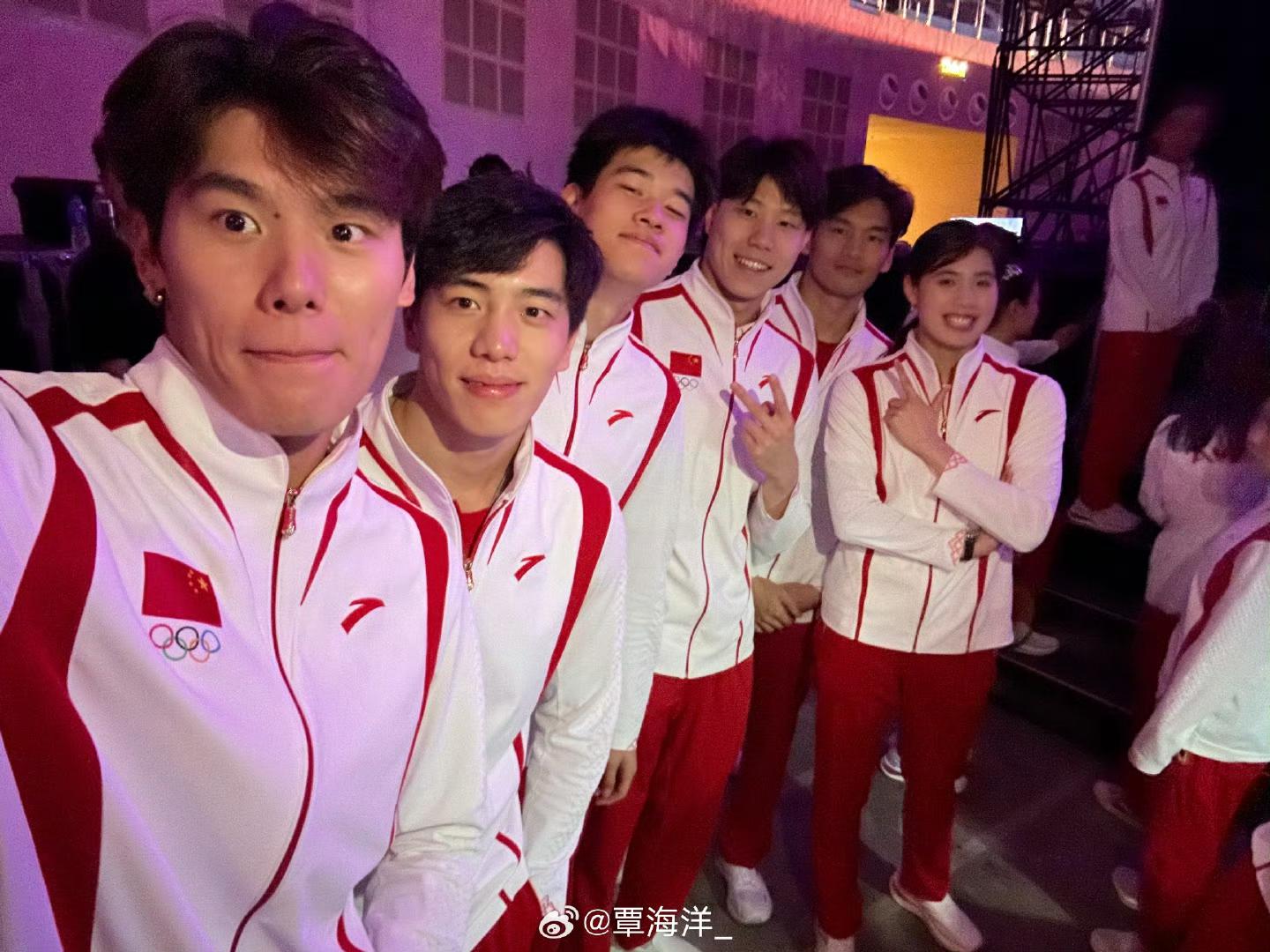 能拿金牌还要做K歌之王!中国游泳队唱《孤勇者》,陈奕迅回应亮了