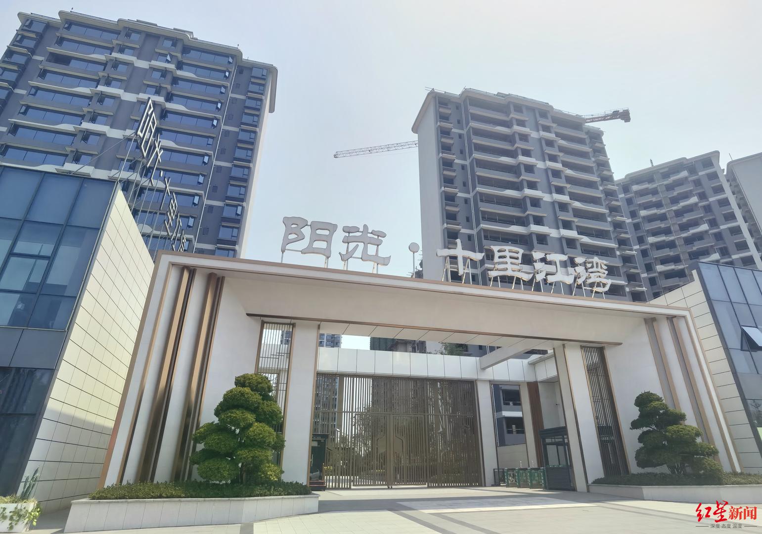 卖房宣称“一梯一户”，交房却成“两梯两户”？业主质疑虚假宣传，相关部门已立案