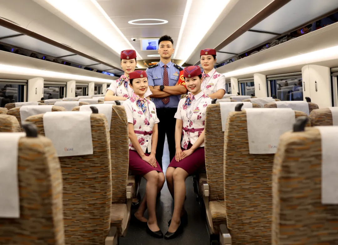 高铁开通倒计时!新车站、乘务组亮相!