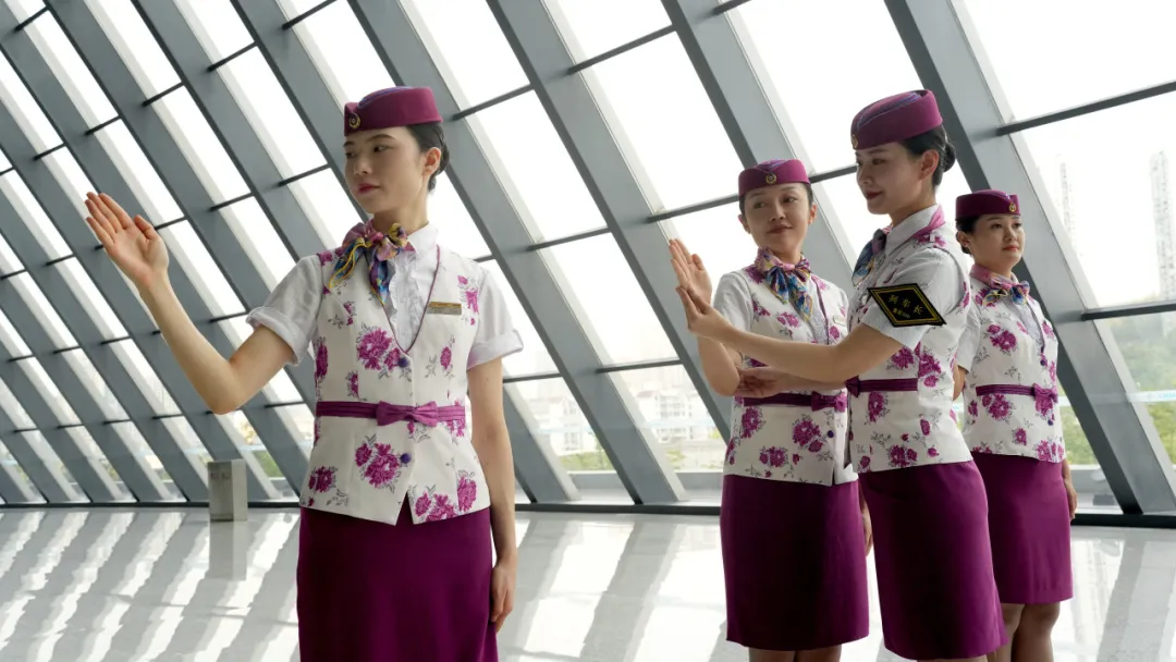 高铁开通倒计时!新车站、乘务组亮相!