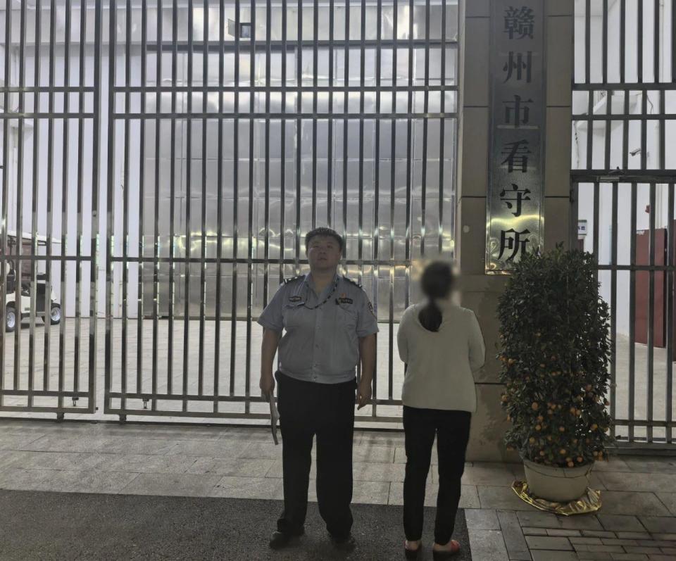 刑拘！女子从18层扔下没喝完的奶茶，致行人脑震荡和颈部挫伤