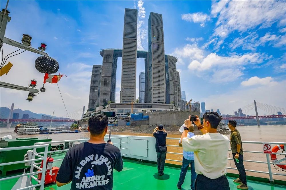 九龍渡口—洪崖洞“半島小渡”今日歡樂啟航 九龍坡首條“交旅融合”水上客運航線來了！