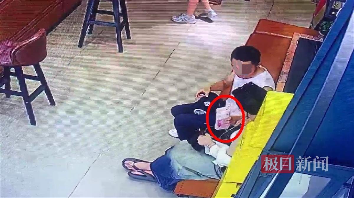 丈夫目睹妻子被抓惊讶得目瞪口呆:“万万没想到我妻子竟然做了这种事,太让人生气了!”