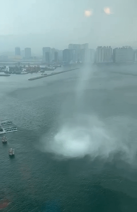 香港维多利亚港今天惊现水龙卷