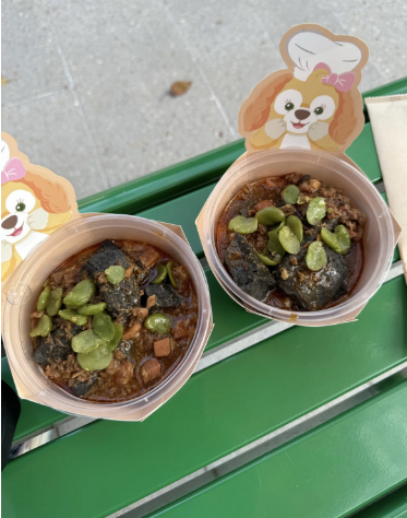 迪士尼开始卖臭豆腐和榴莲了？网友：童话世界有“味道”了