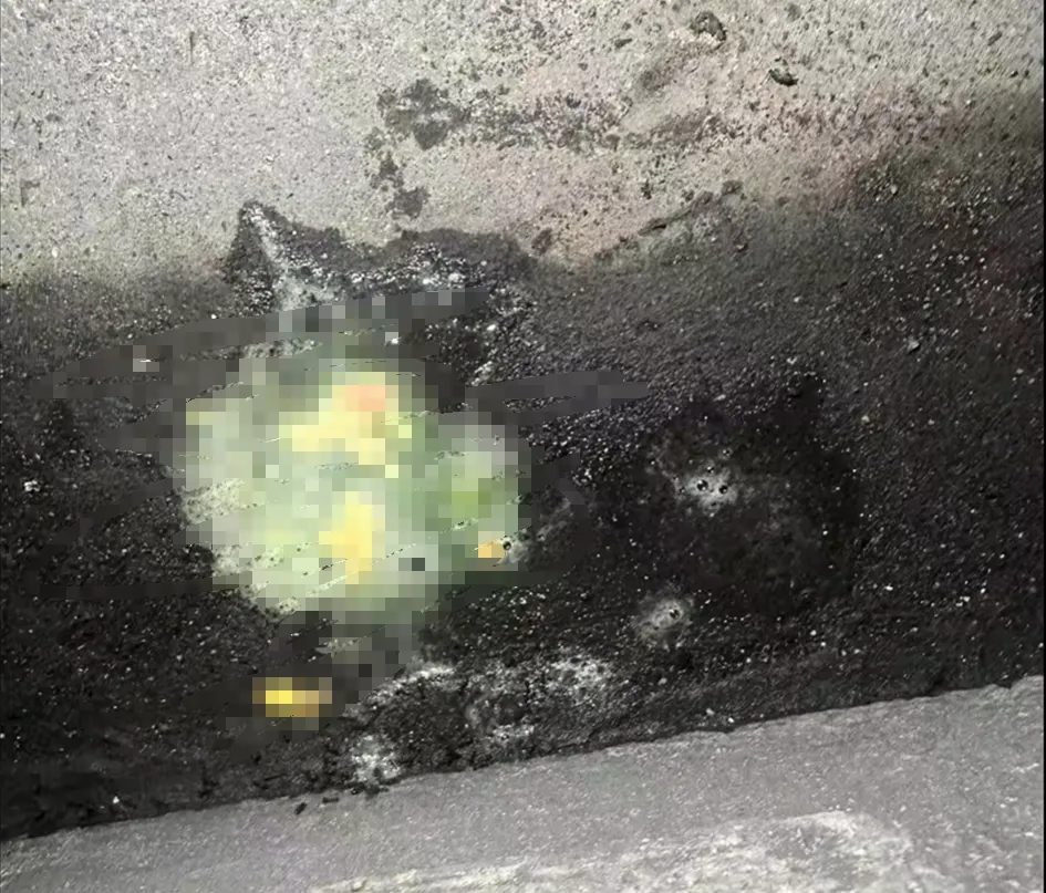 火锅店餐桌背面涂蟑螂药,2岁男童误食中毒吐绿水!心肌损害!多方回应