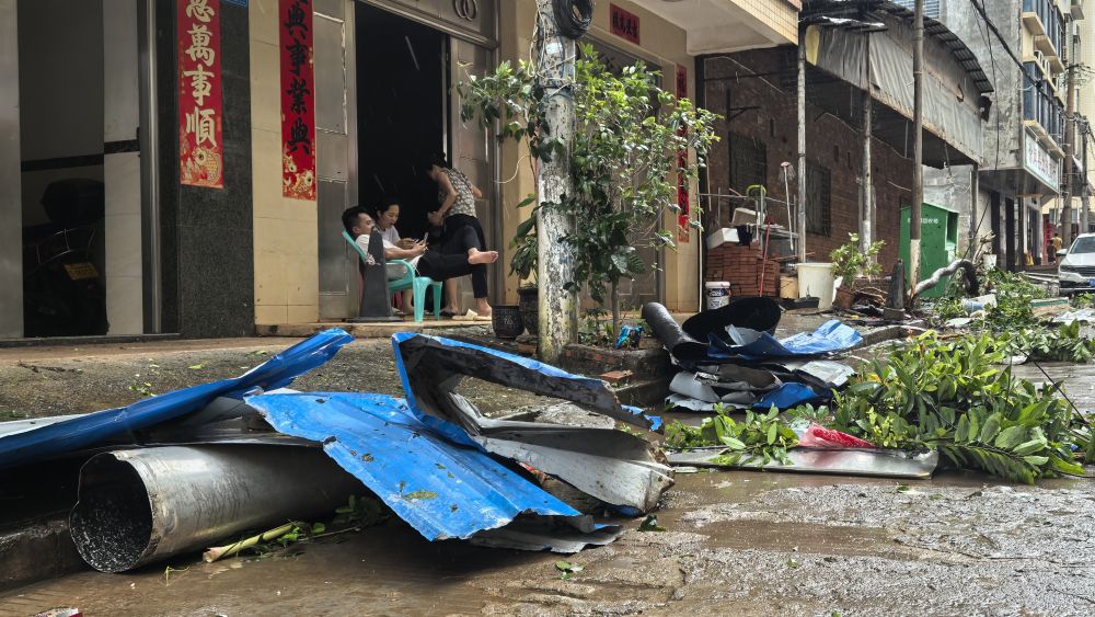 记者手记：在超强台风“摩羯”中心圈里惊心动魄的一天