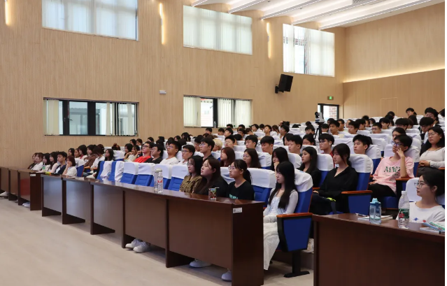 爱国情怀铸青春 国防教育启新程丨重庆资源与环境保护职业学院组织开展“国防教育”专题培训