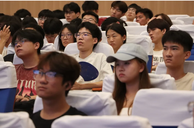 爱国情怀铸青春 国防教育启新程丨重庆资源与环境保护职业学院组织开展“国防教育”专题培训