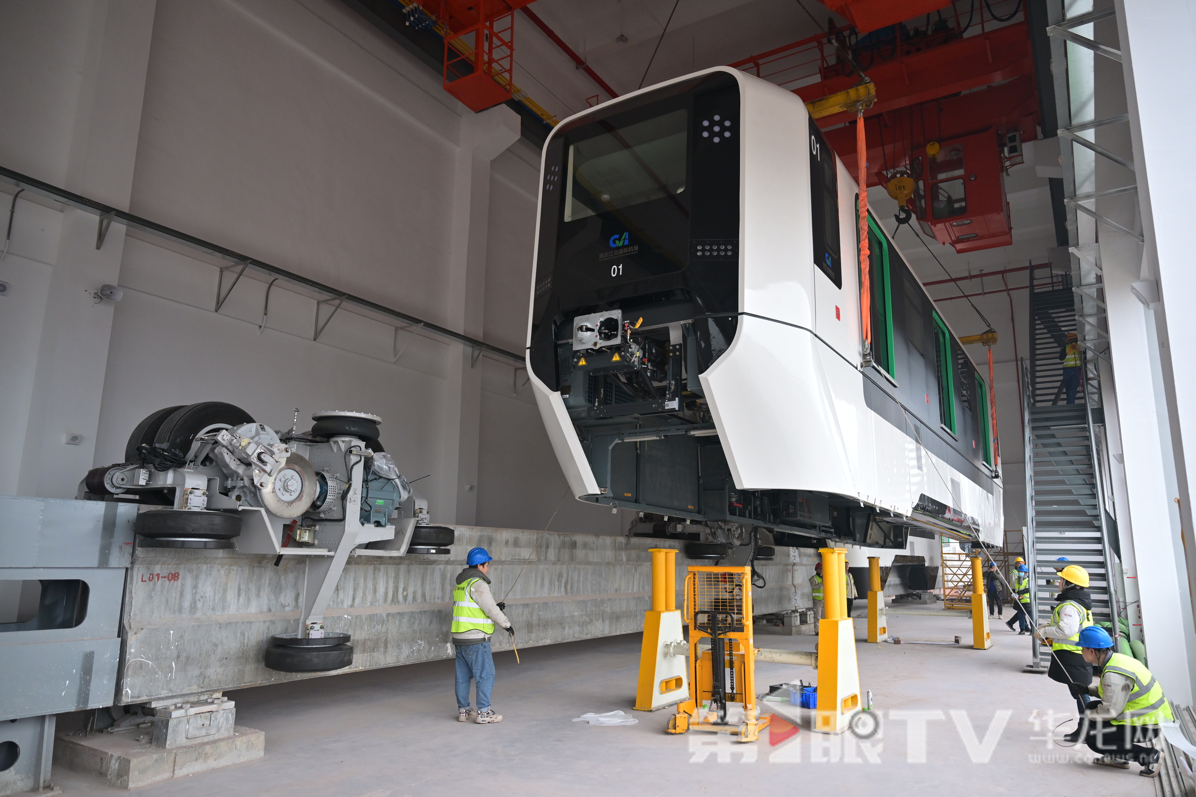 1重慶江北國際機場旅客捷運系統(tǒng)車輛上線調(diào)試。
