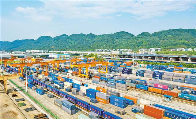 Tuanjiecun Central Station in Shapingba District was bustling with activity on January 11