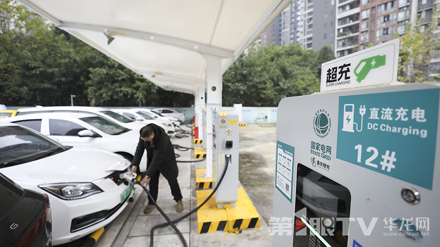 液冷超充終端為新能源車(chē)滿格充電時(shí)長(zhǎng)由1小時(shí)縮短至10分鐘。
