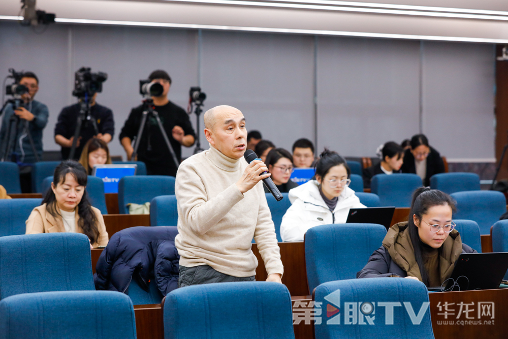 记者提问