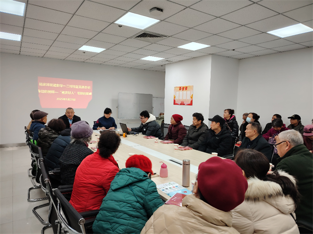 “重庆好人”毛铁在冬训会场上为党员作事迹宣讲。杨家坪街道供图