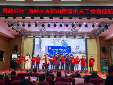 合唱《特别的爱给特别的你》。香炉山街道供图