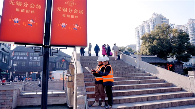 工作人员正在测试 中国联通供图