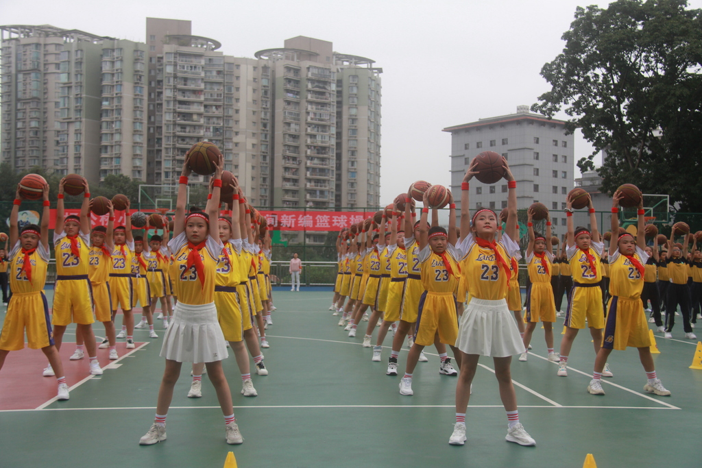 沙坪坝区杨公桥小学篮球大课间活动