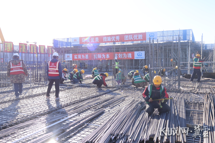 启动区财富大厦项目施工现场。雄安集团城市发展公司供图