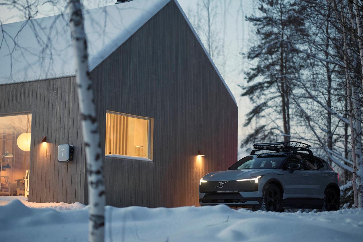 339529_Volvo_EX30_Cross_Country_with_Swedish_winter_cabin