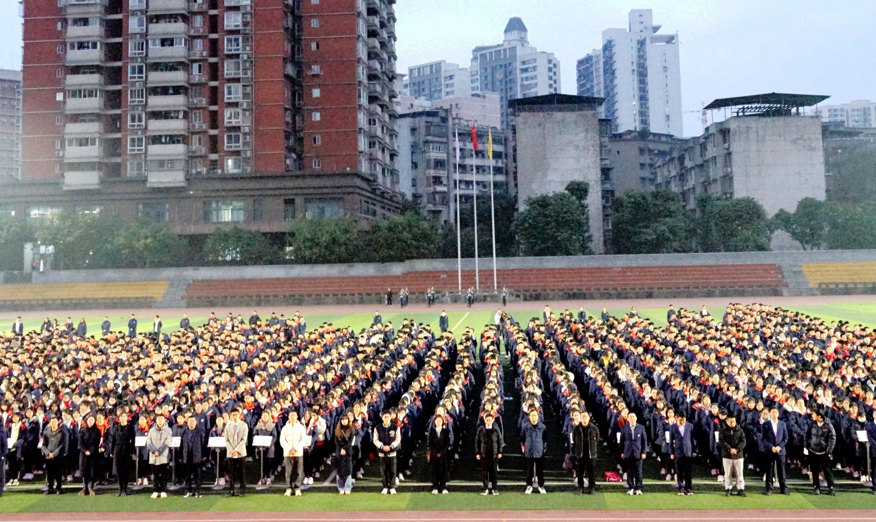 智启新程 奔赴未来！开学首日看重庆一中如何拥抱AI新时代 开启育人新篇章