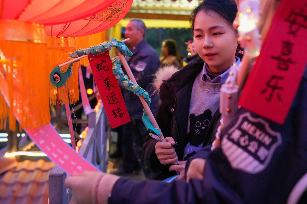 美心红酒小镇非遗灯会。景区供图