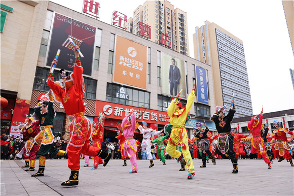 3潮汕英歌舞表演队伍来荣交流。重庆市万灵山旅游开发集团有限公司供图