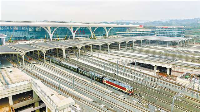 On March 9, testing train 57661 began commissioning work on the Chongqing section of the Chongqing-Xiamen High-speed Railway