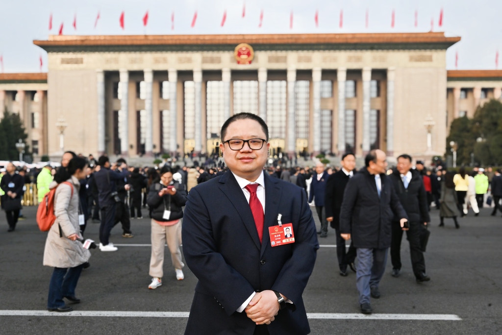 全国人大代表，重庆智飞生物制品股份有限公司副董事长、总裁蒋凌峰。 受访者供图