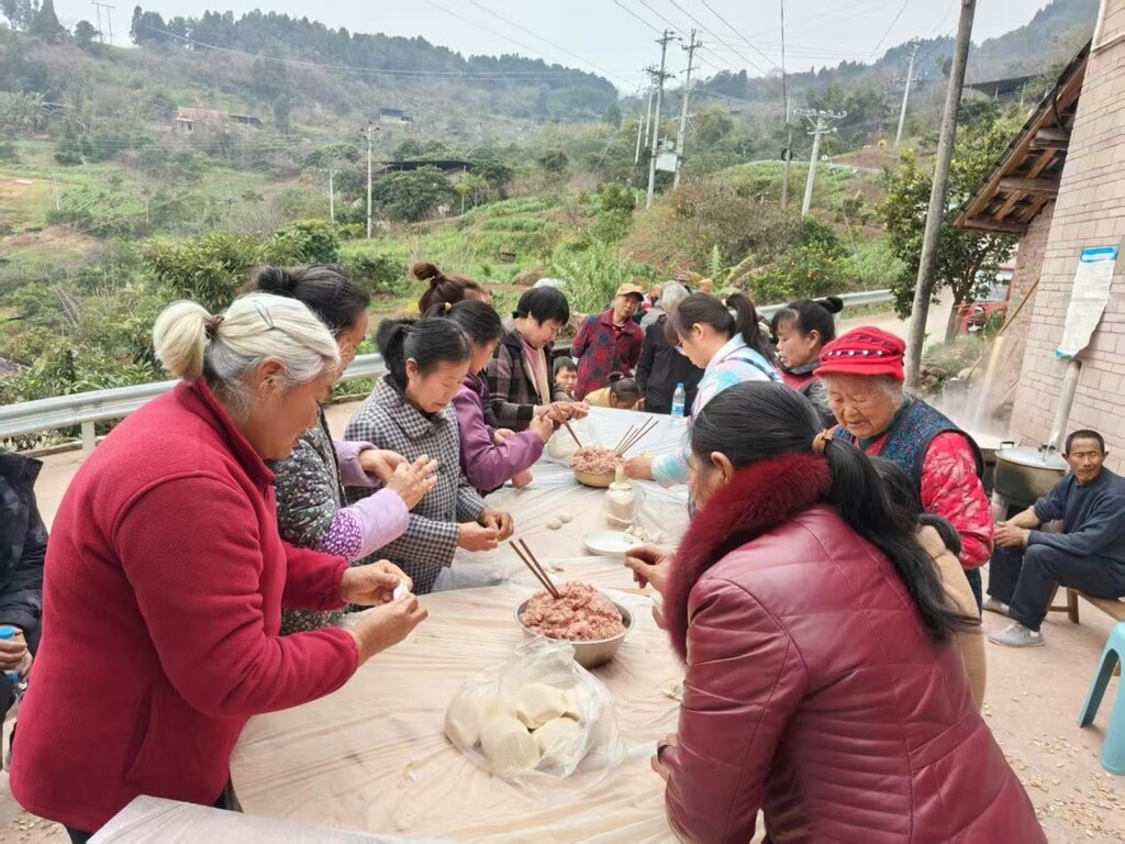 包饺子比赛现场。名山街道办事处供图 第1眼TV-华龙网发