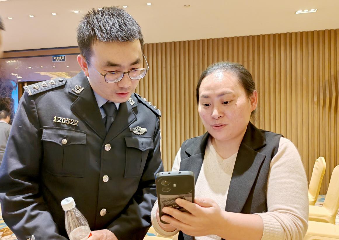 图3解答员工疑问